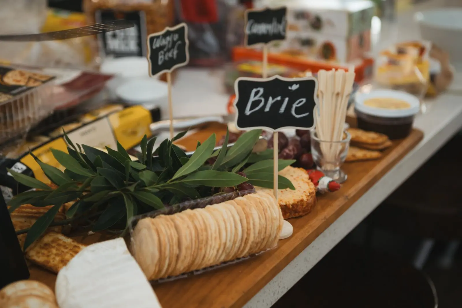 Cheese platter with brie and crackers